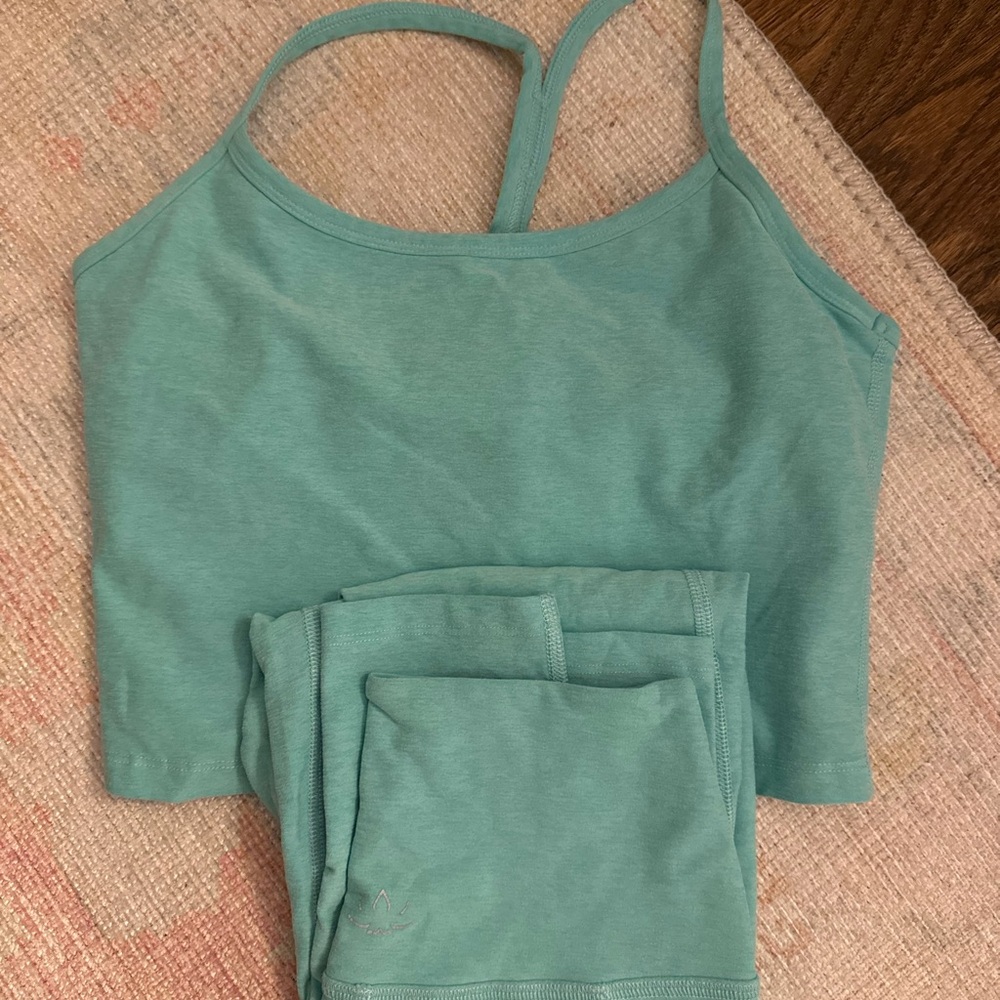 Beyond Yoga Teal Tank Top and Leggings Set